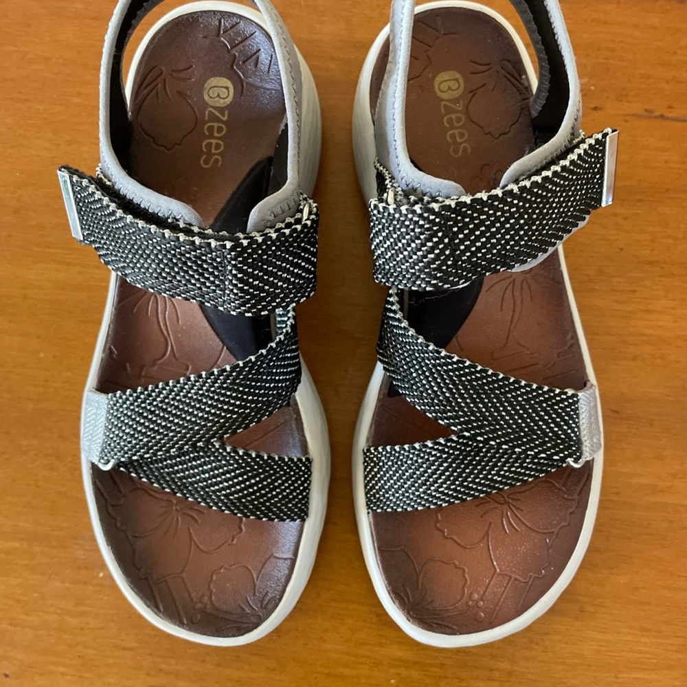 BZees Womens Jive Sandals Mary Jane Wedge Open Toe Sz Black & White Sz 8 - Picture 10 of 11
